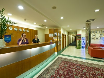 Ramada Airport Hotel Prague**** - cтойка регистрации