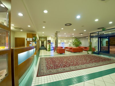 Ramada Airport Hotel Prague**** - Hotelrezeption, Lobby
