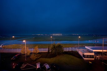Ramada Airport Hotel Prague**** - Blick aus dem Zimmer, Flugplatz