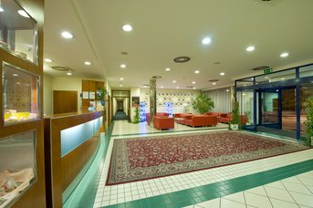 Ramada Airport Hotel Prague**** - Hotelrezeption, Lobby
