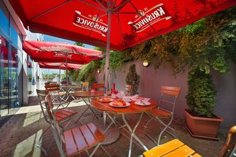 Ramada Airport Hotel Prague**** - Hotel-Restaurant - Terrasse