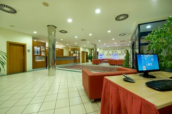 Ramada Airport Hotel Prague**** - PC-Ecke an der Rezeption